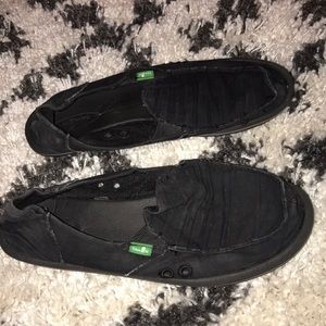 Black sanuks